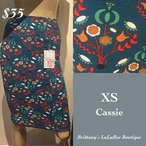 Brand new with tags XS Lularoe Cassie Skirt